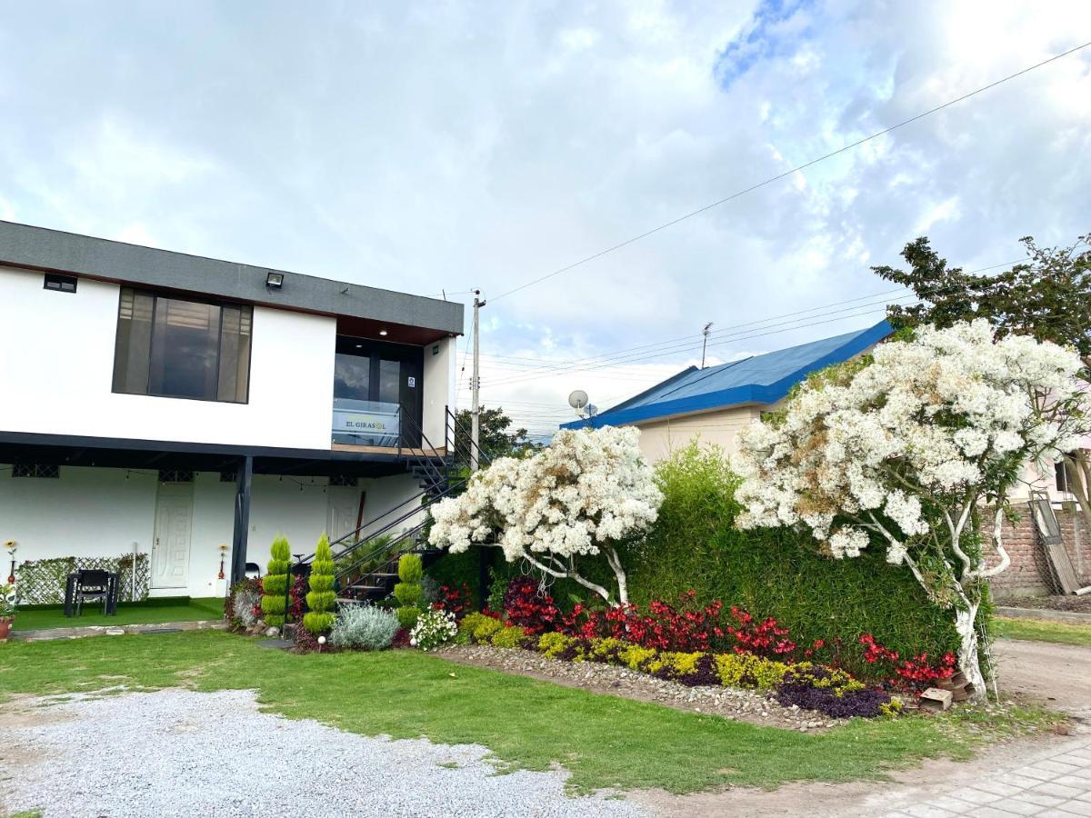 Hospedaje El Girasol Tababela Quito Exterior photo